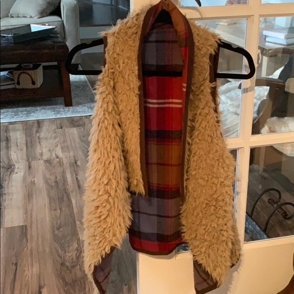 Reversible faux fur & plaid vest